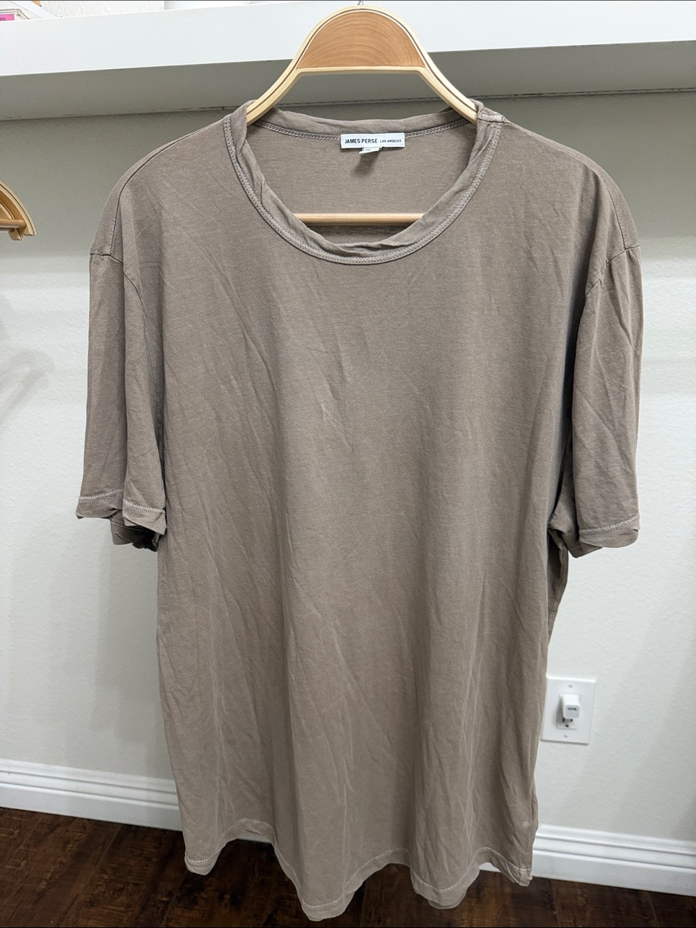 James Perse Relaxed Short-Sleeve Crewneck Tee in Taupe